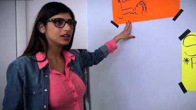 Mia - Amateur oily handjob BJ Lesfriend's sons with Mia Khalifa - nvdvid.com