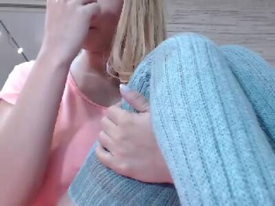 Amateur Blonde Teen Plays Solo - hclips.com