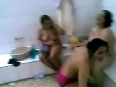 AMATEUR ARAB GIRLS NAKED IN BATHROOM - drtuber.com