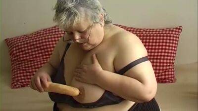 OmaPasS Amateur Granny Having Fun With Sex Toys - sunporno.com