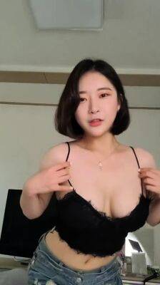 Slim ass Latina enjoys dildo masturbation on webcam - drtuber.com - Japan