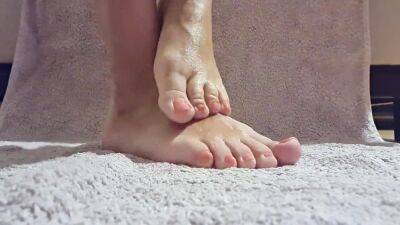 Real Amateur French Milf Feet Fetish - hclips.com