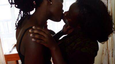 Amateur Hot African Lesbian Babes Share Dildo - drtuber.com