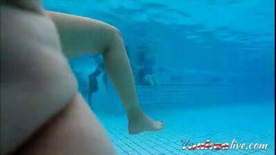 Girsl underwater at pool amateur - sunporno.com