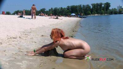 Breathtaking nude beach girl filmed with a hidden camera - hclips.com