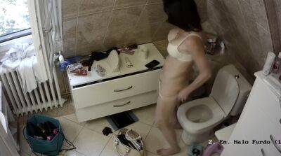 hidden camera toilet - voyeurhit.com