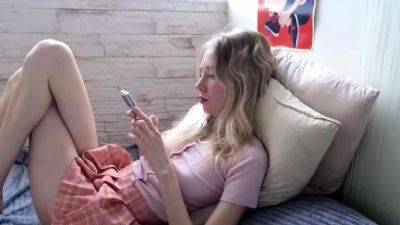 Amateur Blonde Teen - drtuber.com