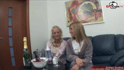 Private amateur threesome with two hot skinny girls - sunporno.com - Usa