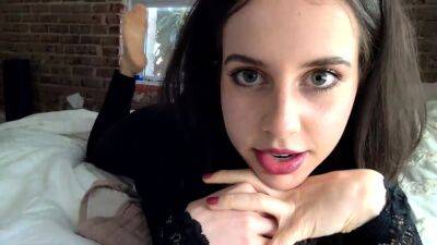 Amateur webcam babe showing her sexual goods - drtuber.com
