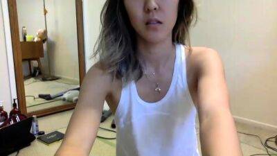 Amateur Asian teen sucks this big hard cock - drtuber.com