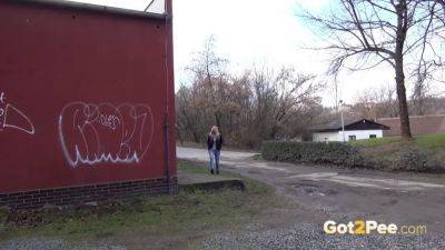 Blonde amateur caught peeing in public & desperate for more - sexu.com - Czech Republic