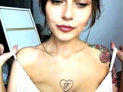 Big boob brunette masturbates on webcam - drtuber.com