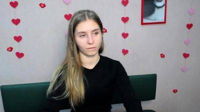 Young Ukrainian babe TaliaSunshin poses on webcam - drtuber.com - Ukraine