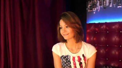 Brunette Rusian beauty performs on webcam show - drtuber.com - Russia
