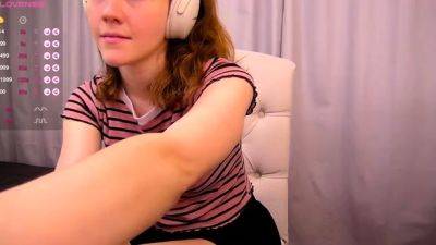 Amateur pantyhouse webcam teen strips and strokes her vagina - drtuber.com