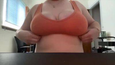 Big Busty Beauty: Amateur Home Video with Strip Tease - veryfreeporn.com