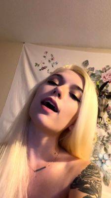 Blonde Teen Solo Masturbating On Webcam - drtuber.com