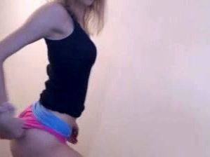 Hot amateur webcam teen masturbates for their fans - drtuber.com