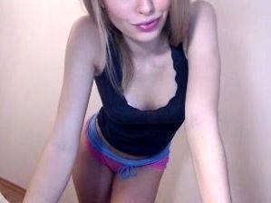 Hot amateur webcam teen masturbates for their fans - drtuber.com