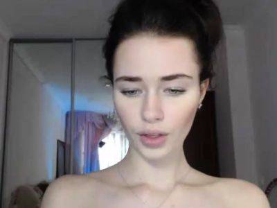 Webcam skinny brunette plays her squirt pussy - drtuber.com