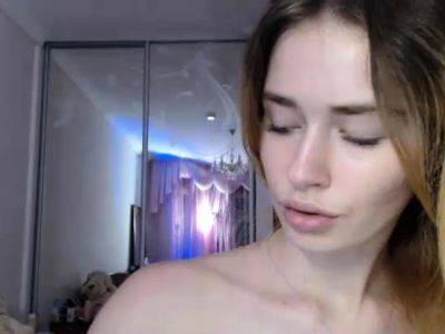 Hot amateur webcam teen masturbates for their fans - drtuber.com