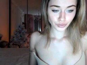 Small titted babe toys her pussy on webcam - drtuber.com